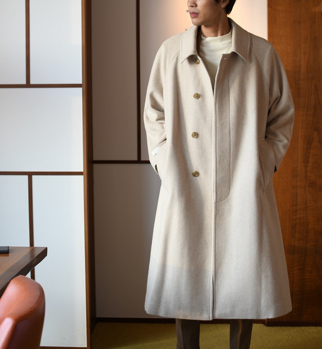 羽織るだけで格好いい。最旬トレンドを詰め込んだ男のための中性的な