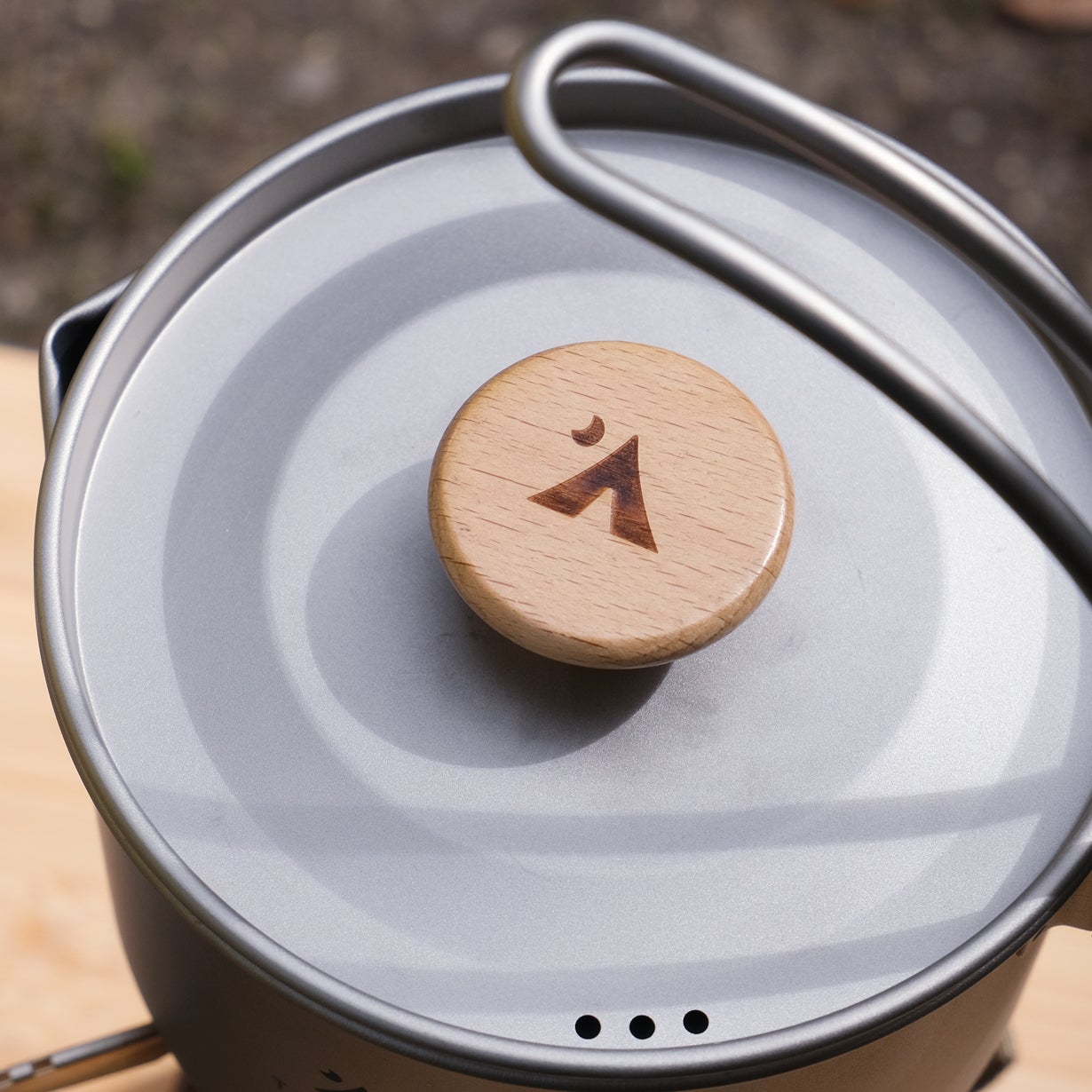 至高のキャンプギア。純チタン製クッカー「TITANBLUE COOKER