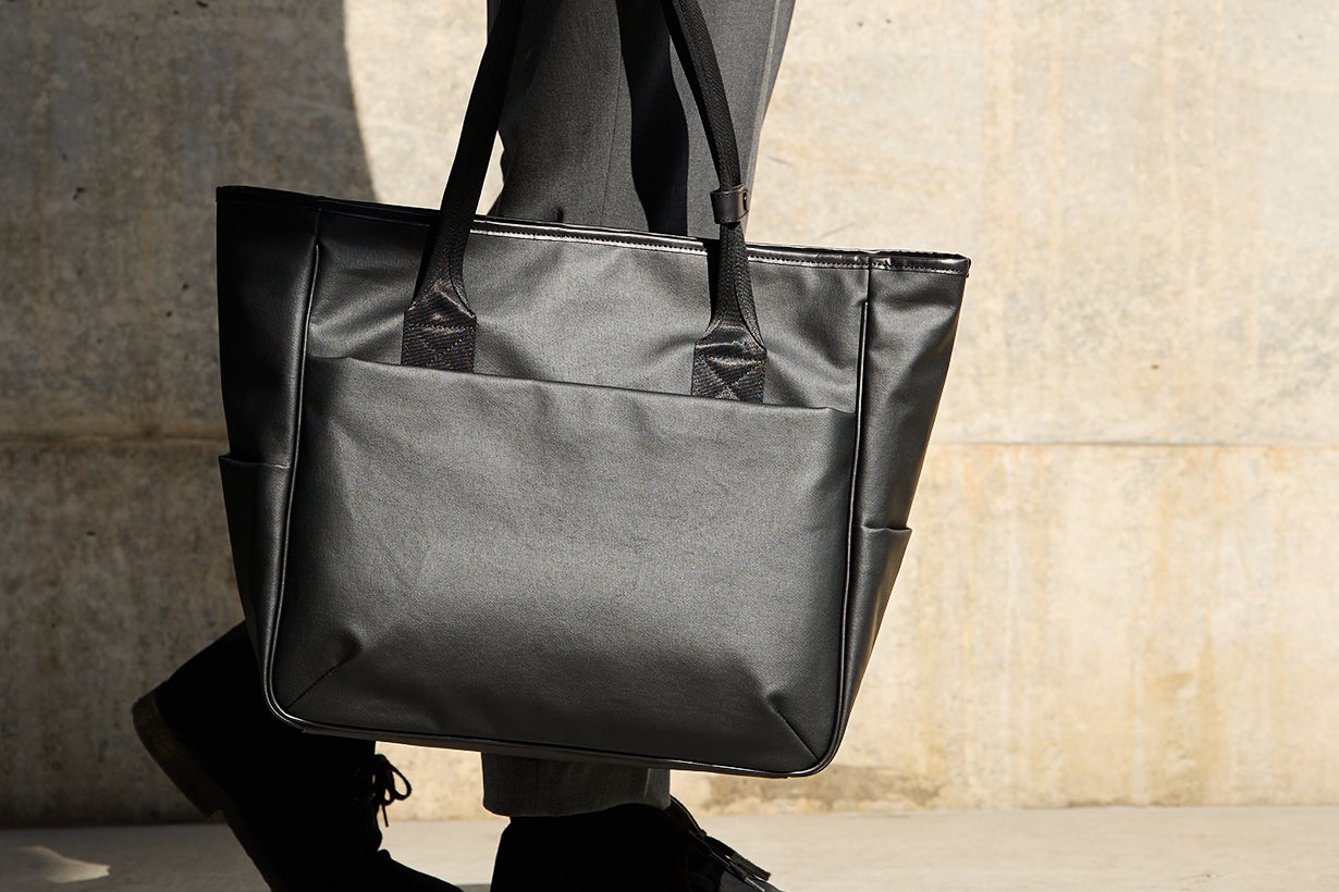 TOUGH SLING MULTI BAG タフスリングマルチバッグ 黒 TRIDEAL TOUGH SLING MULTI BAG レビュー。ガジェットにも