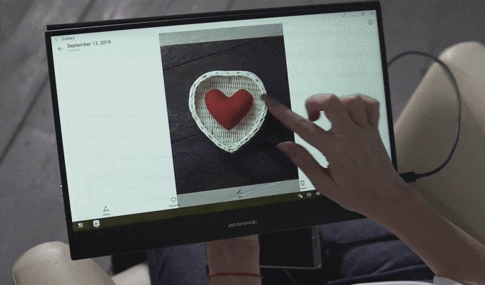 どこでも作業効率UP！持ち運びできる4K高画質タッチモニター