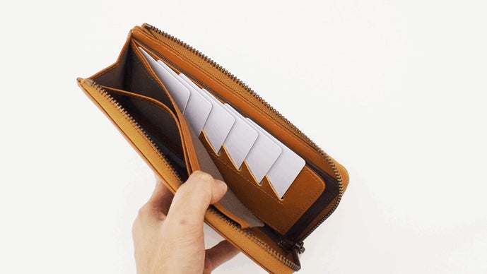 【 カード縦入れ スリム 長財布 】シリーズ最新作 ”クセになる人” 増加中!