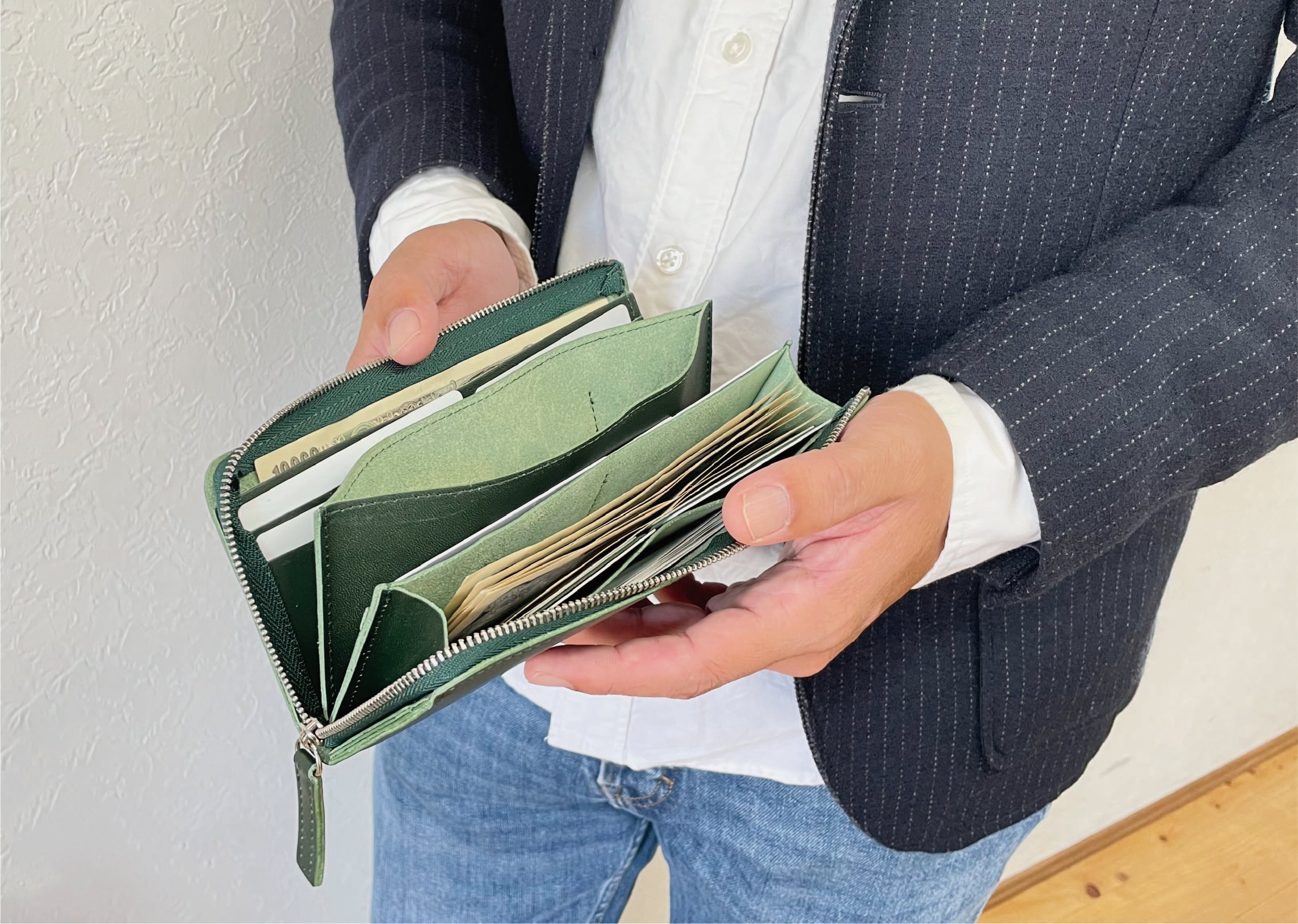 大容量で一括管理】お金の棲み分けもでき、しっかり収納できる
