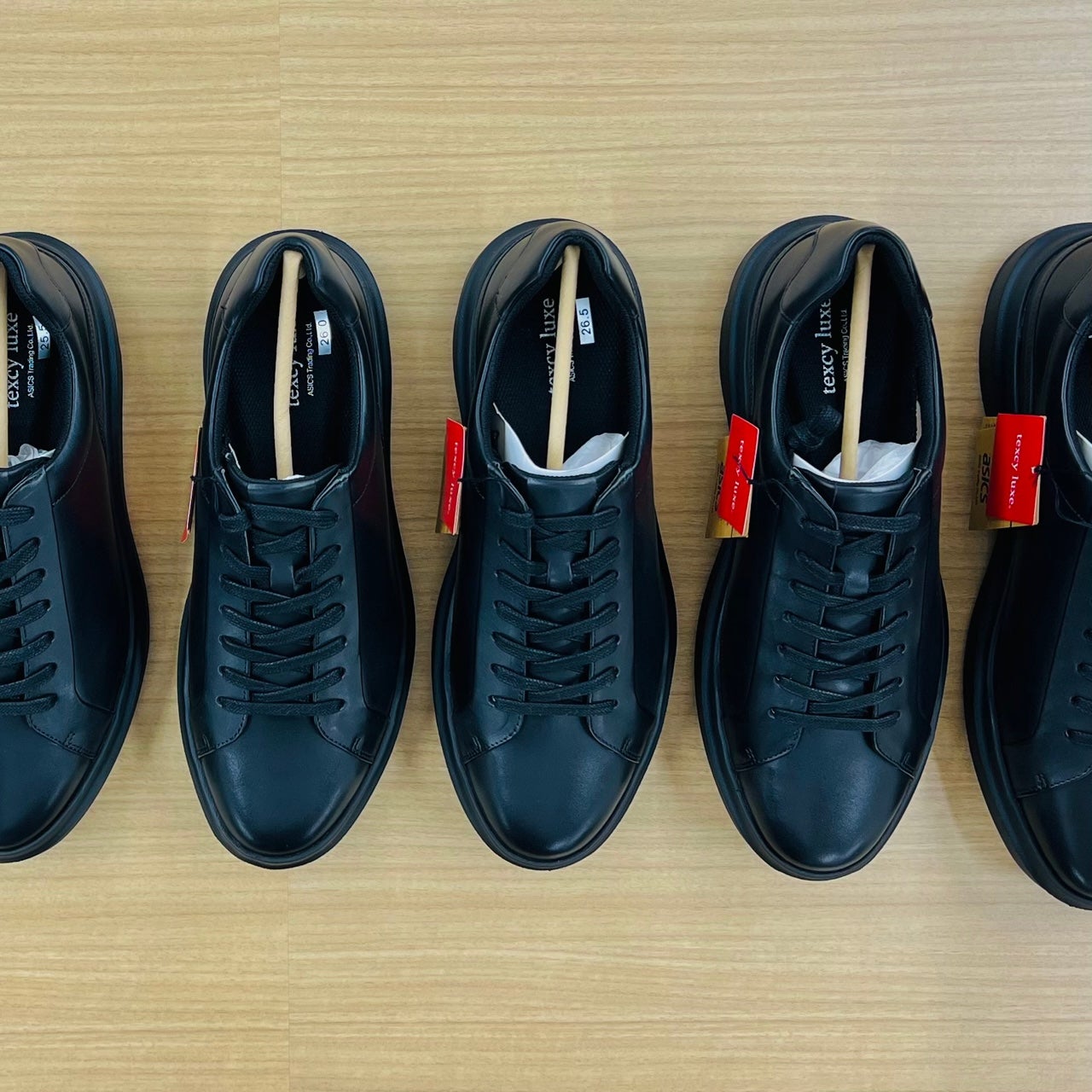 アシックス商事の技術をオフィスカジュアルに。本革『品格・快適