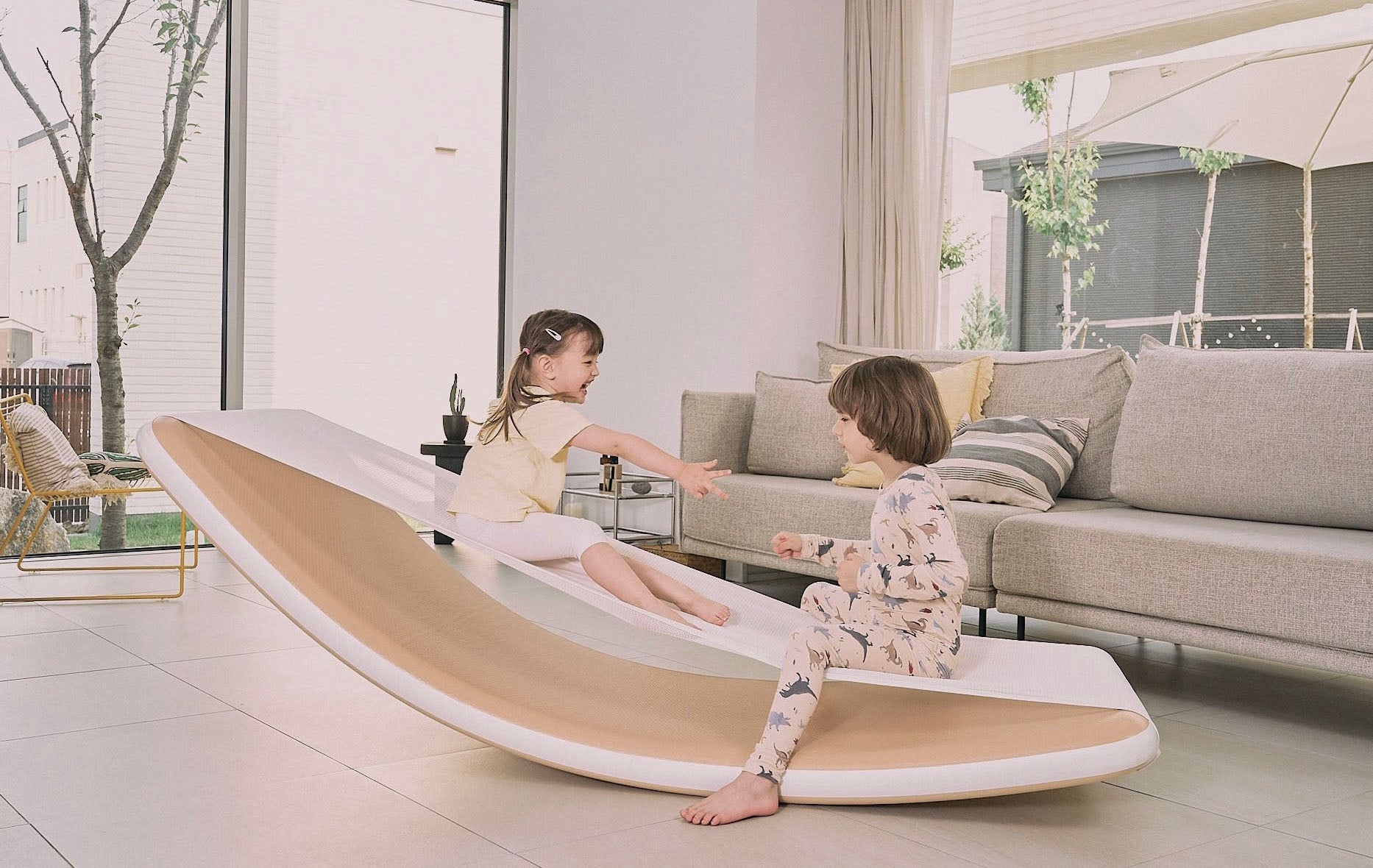 人間工学的に追求した寝心地【組立てないハンモック】| プレミアムair