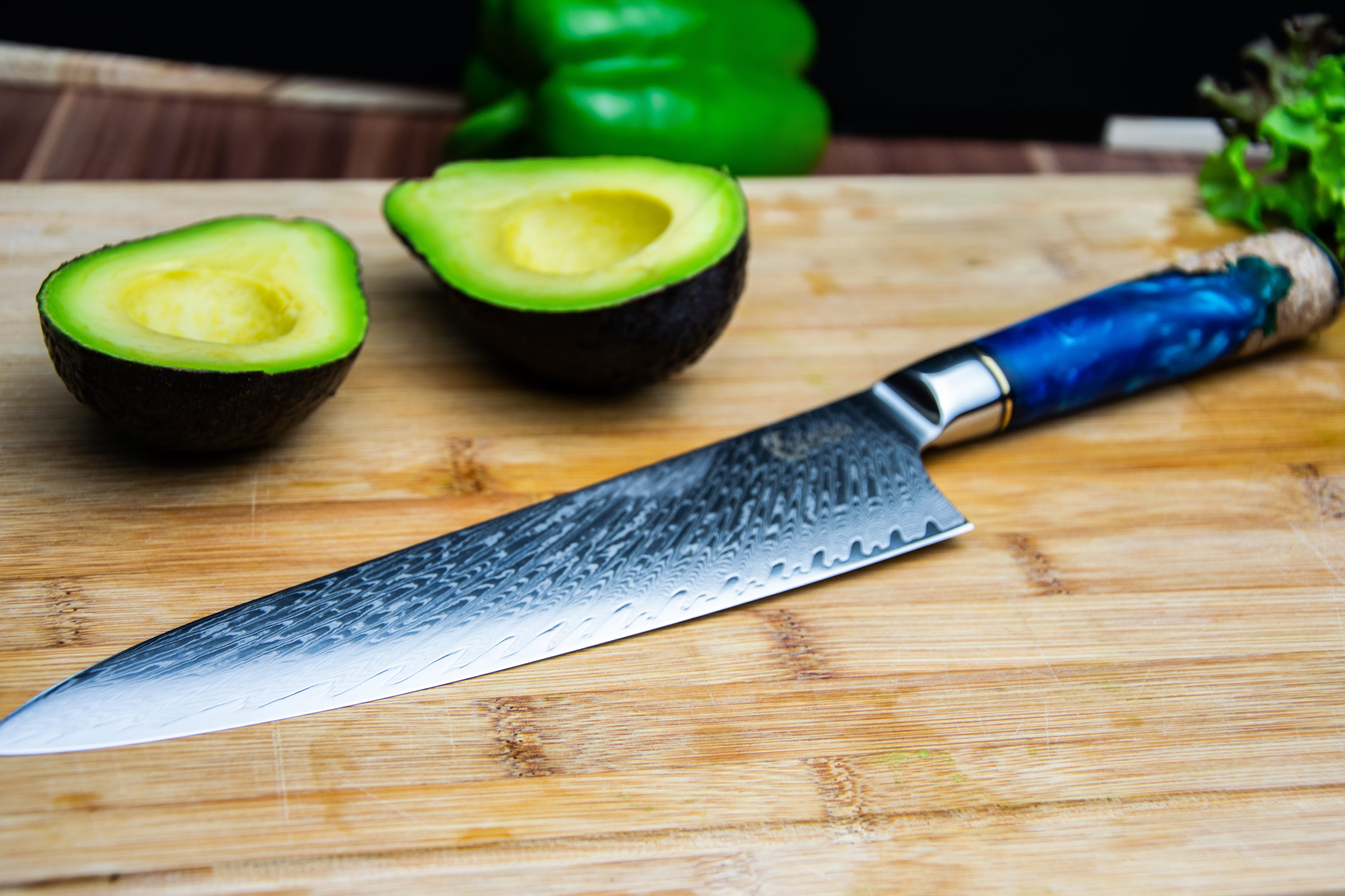 鋭い切れ味で食材を一刀両断！料理の味を引き立てる。一生物の