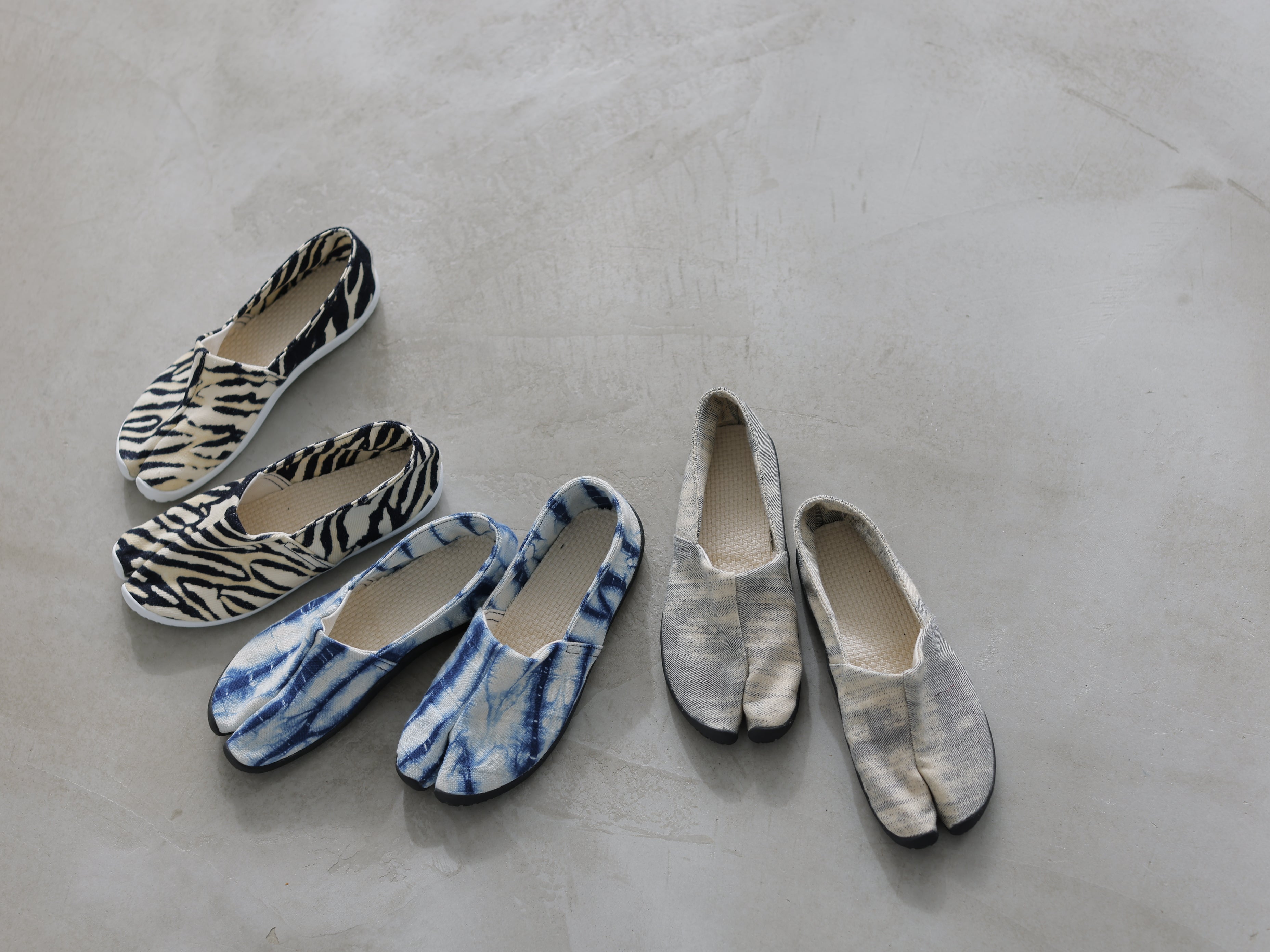 偶然の模様】絞り染めの足袋シューズ。足に寄り添う構造で圧倒的”裸足