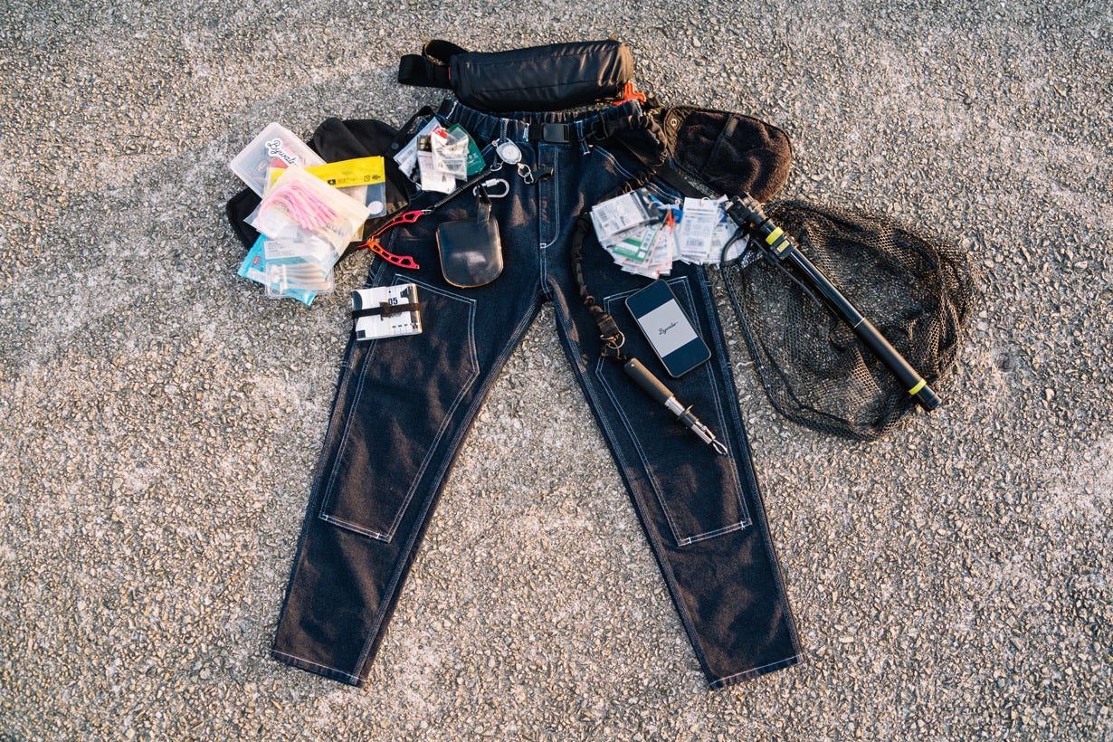 水を弾くコーデュラ(R)ストレッチデニムの釣り特化型パンツ。8つの大