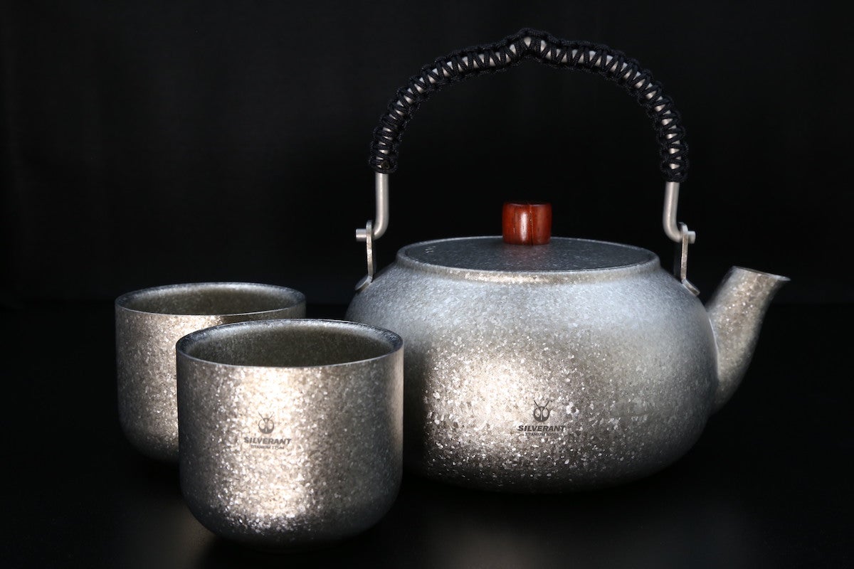 茶漉しまで99.7%以上の純チタン。いつまでも極上の一杯が楽しめる急須