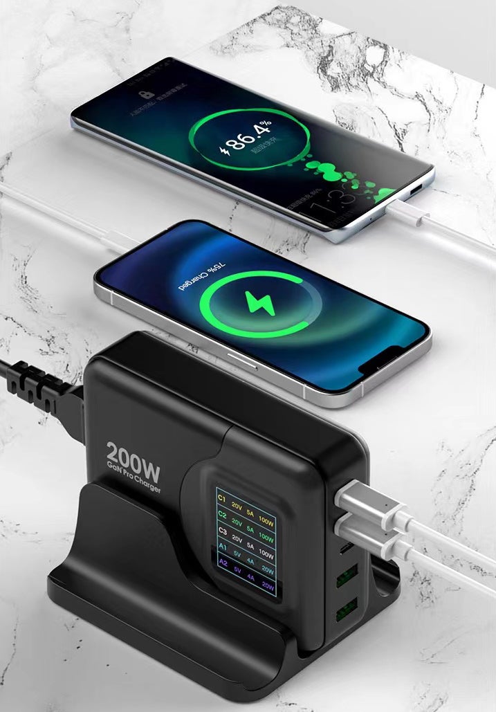 高速充電可能！最大出力200W、1.8インチのディスプレイ付きガリウム