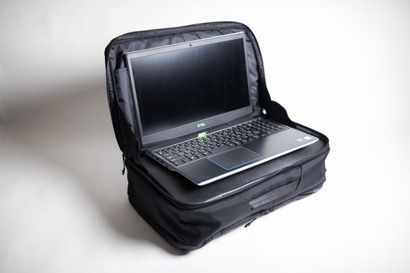 PCデスク搭載のバックパック - YOUMU|『背負って運べるPCデスク』