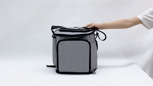 愛犬や愛猫との移動を快適に！撫でられるポケット付きの拡張ペット