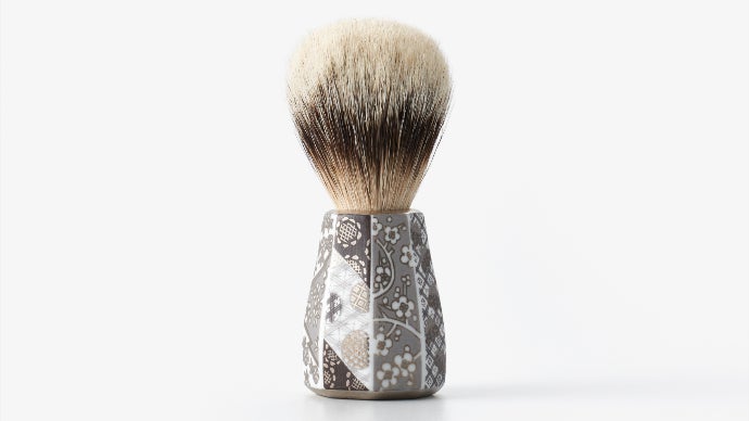 0.1mmの4万本が毛穴にリーチ！有田焼×熊野筆の極細毛で肌を傷めず皮質