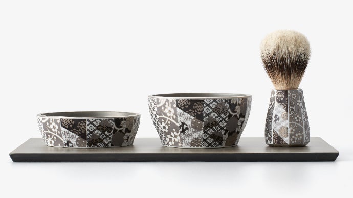 0.1mmの4万本が毛穴にリーチ！有田焼×熊野筆の極細毛で肌を傷めず皮質