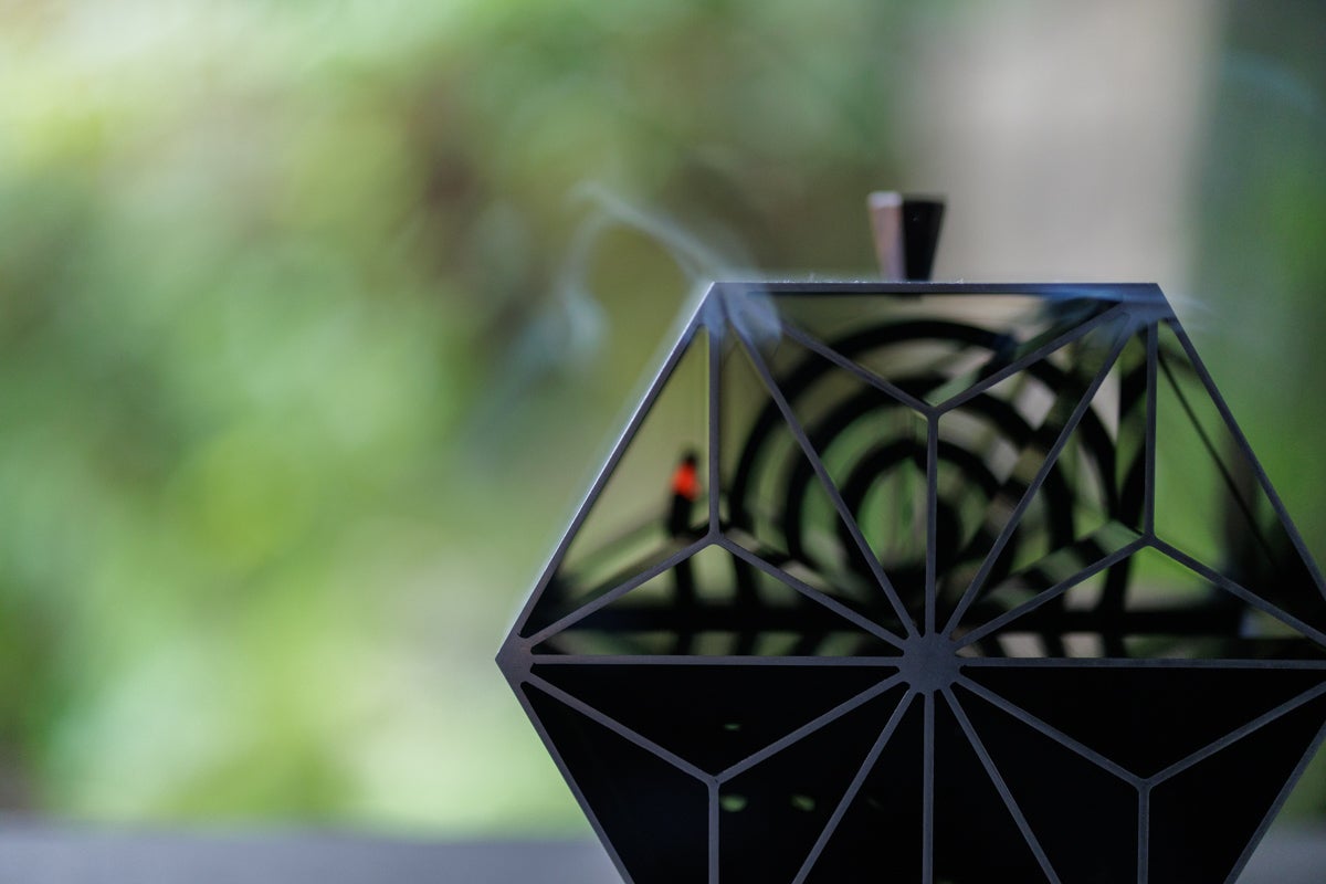 アルミでつくり出す精緻な日本の伝統美｜工業と工芸が混ざり合う香炉