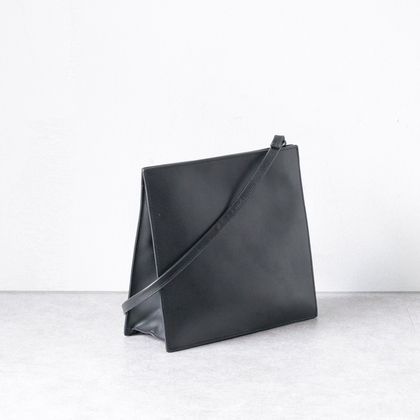 ミニマリストになるまで様 Makuake｜”余白”をデザインしたミニマリストブランド。財布と鞄が一つ