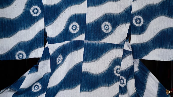 有松絞り：日本の伝統的な藍染め技法 作品集「Arimatsu Shibori」 有松絞り / Arimatsu tie-dyeing | 中部経済産業局