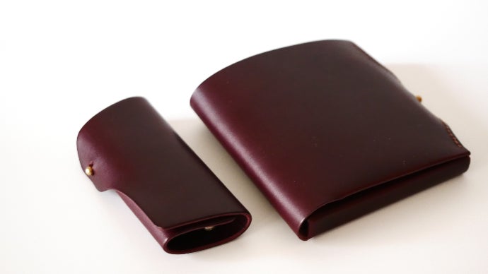 【usuha pita】クリスペルカーフ　ブラック　右利き用　MAKUAKE 限界ギリギリの薄さとサイズに挑む！三つ折り財布「usuha-peta