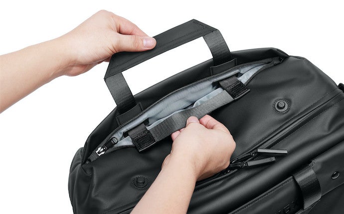 スリングからボストンバッグへ変形＆拡張可能！2wayスタイルで移動も