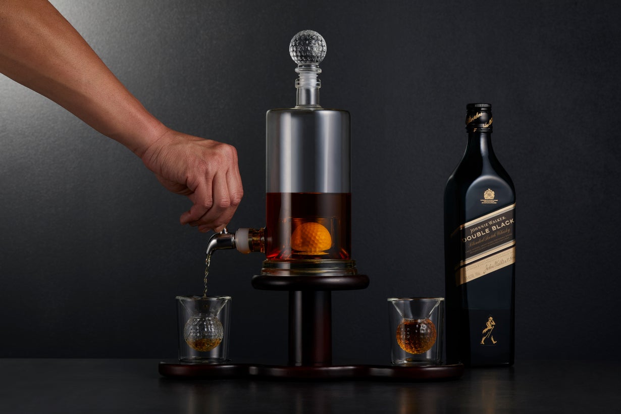 ゴルフ　お酒　インテリア ラウンド後の至福の一杯】幻想的に浮かぶゴルフボール。優雅に嗜む