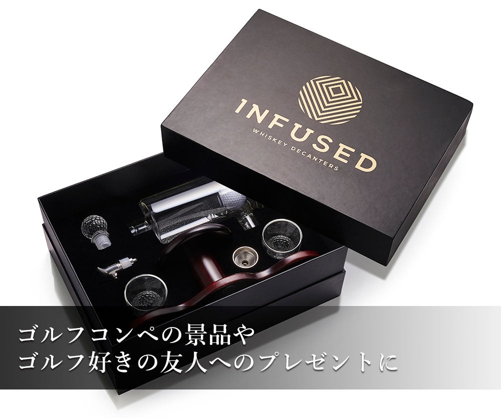 ラウンド後の至福の一杯】幻想的に浮かぶゴルフボール。優雅に嗜む