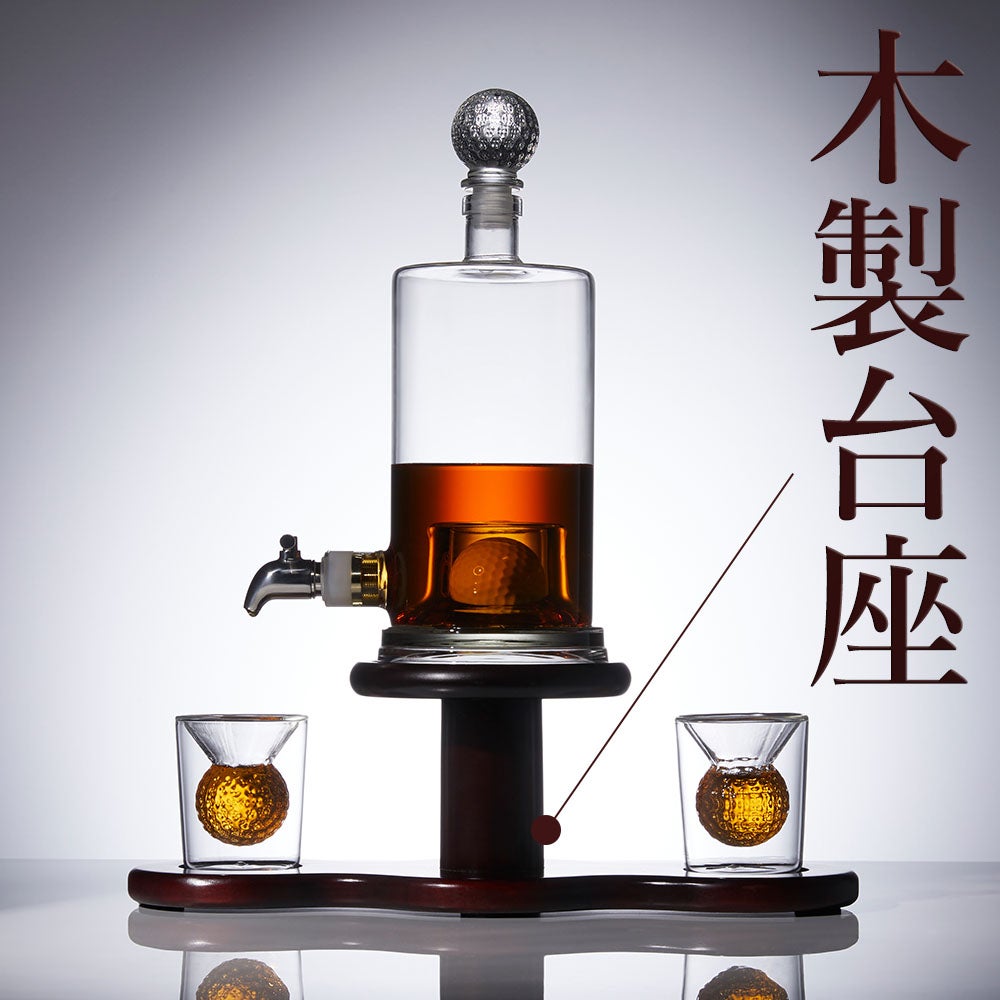 ラウンド後の至福の一杯】幻想的に浮かぶゴルフボール。優雅に嗜む