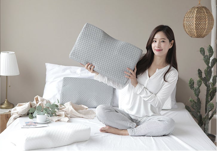 韓国伝統生地『ヌビ』の凹凸でサラッとした肌触り！3D頚椎サポート枕で