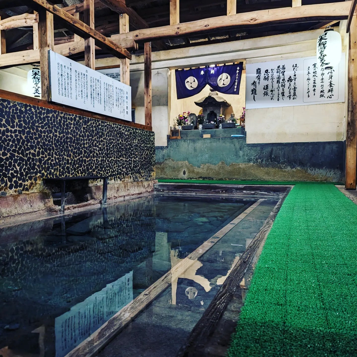 Makuake｜骨の髄まで冷える衝撃の水風呂！大分県「寒の地獄温泉」に