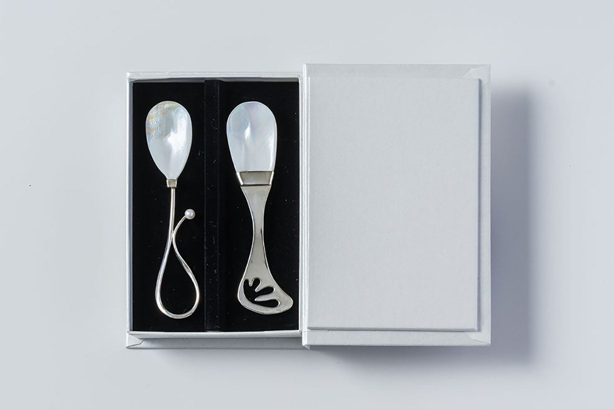 新しいギフトの定番【マザーオブパールスプーン】が誕生しました