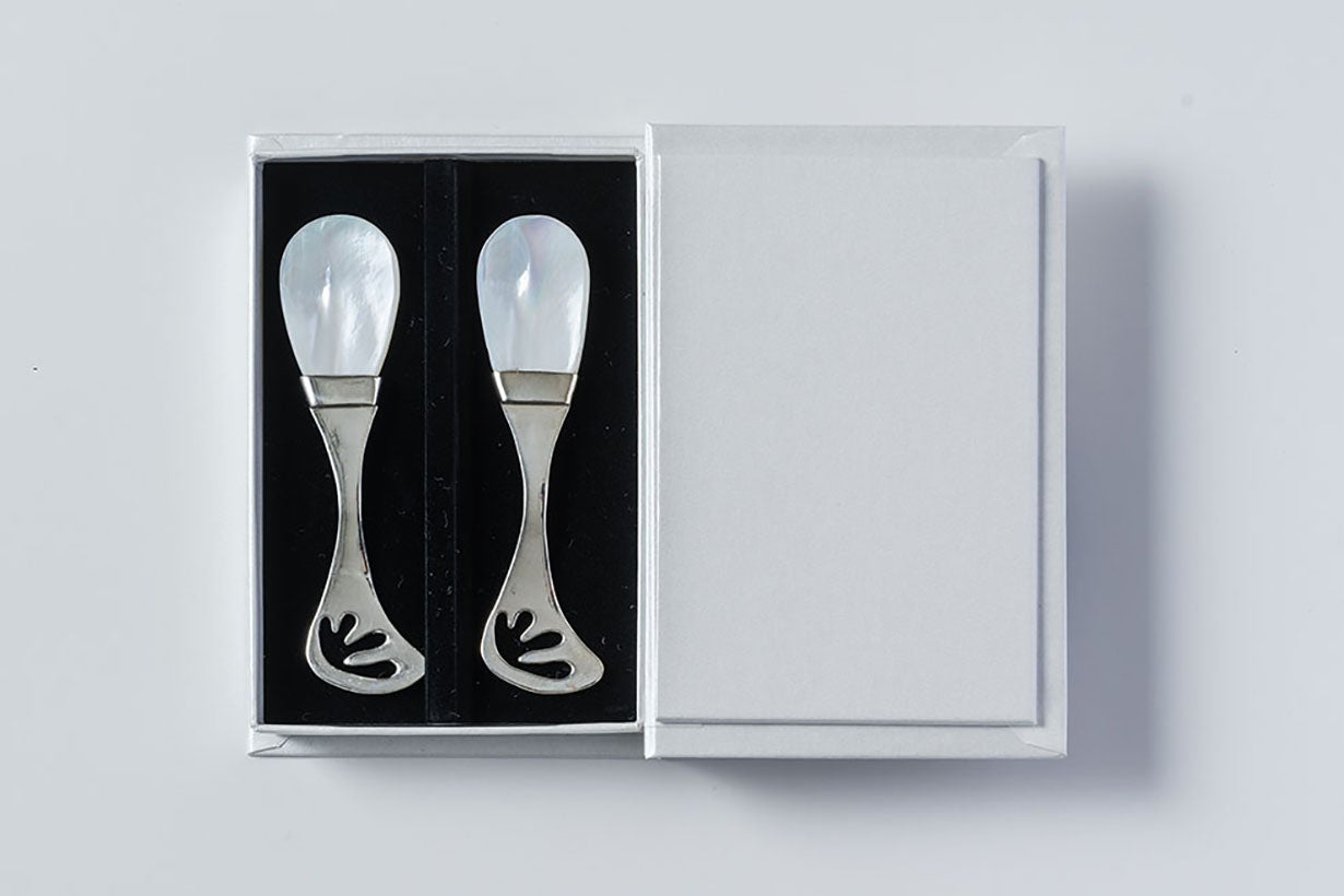 新しいギフトの定番【マザーオブパールスプーン】が誕生しました