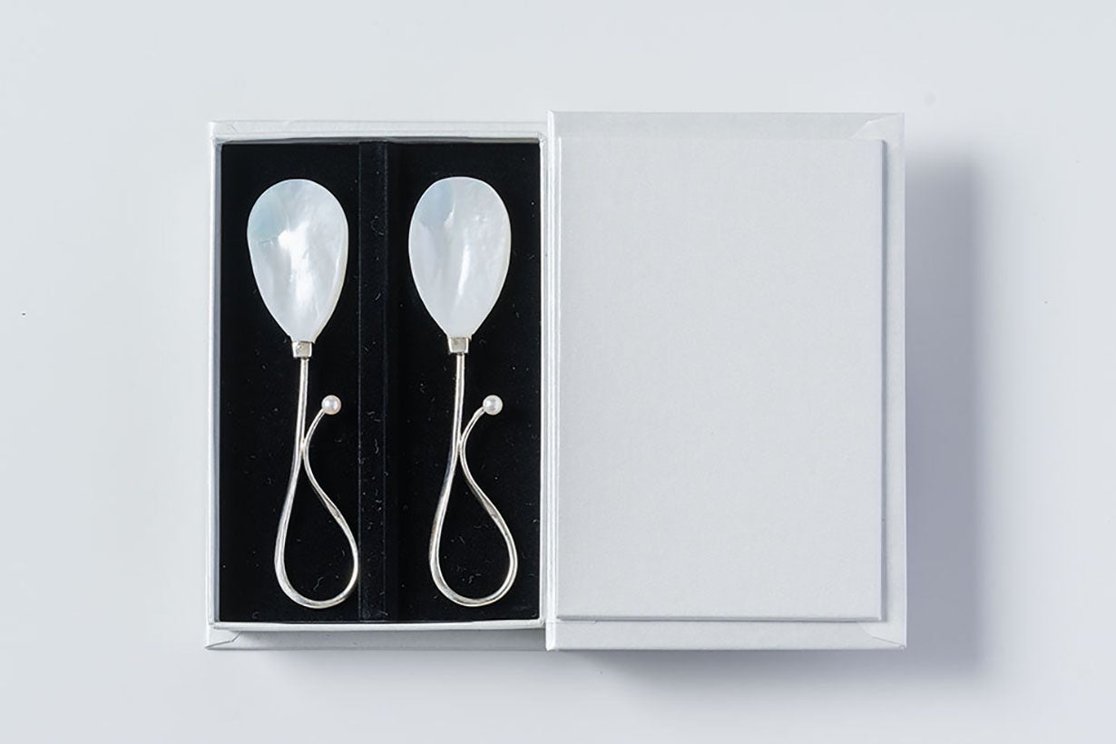 新しいギフトの定番【マザーオブパールスプーン】が誕生しました