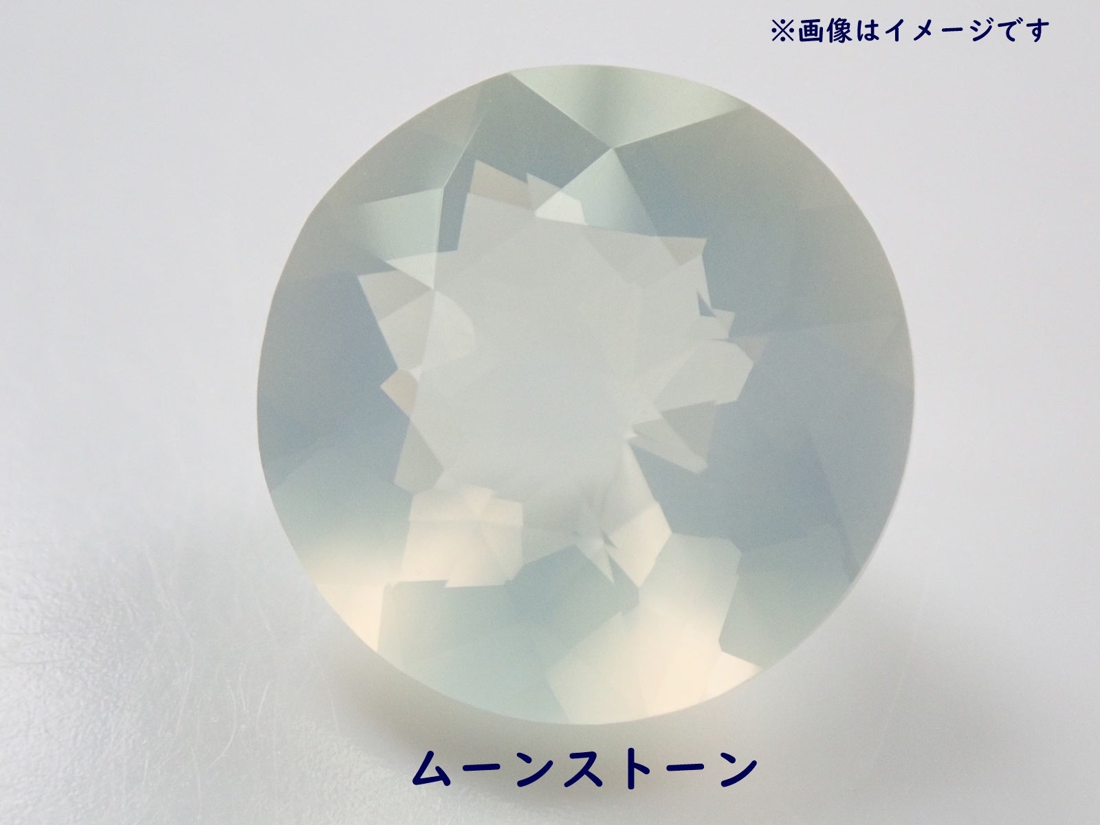 キラキラと春を感じさせる美しい宝石。熟練研磨職人によるカットを愉し キラキラと春を感じさせる美しい宝石。熟練研磨職人によるカットを愉し