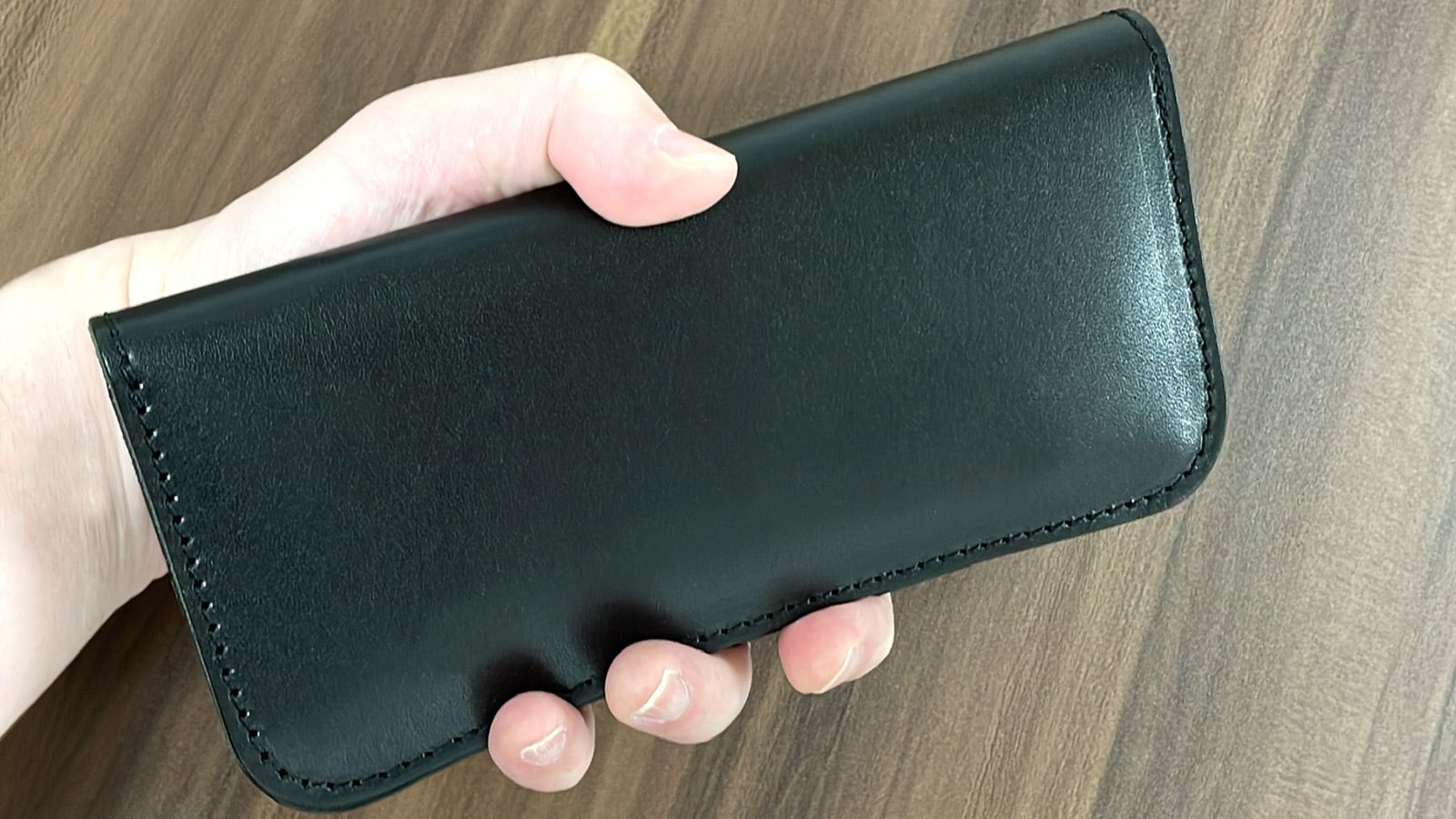 【makuake】 レザー 長財布 手のひらに紙幣60枚、カード33枚、小銭25枚を収納！日本製の小型