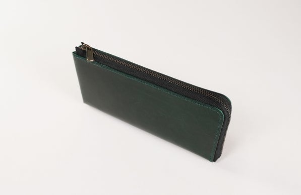 小さく薄い。多機能モデルで使い勝手抜群の小型長財布 クラッチーノ L-ZIP