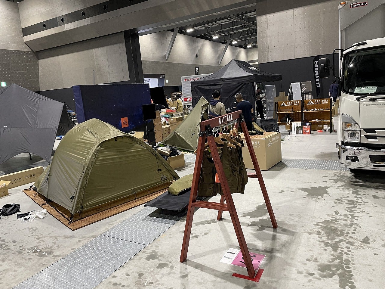 ソロキャンプ】広々前室で快適空間を実現。驚きの軽量コンパクト設計