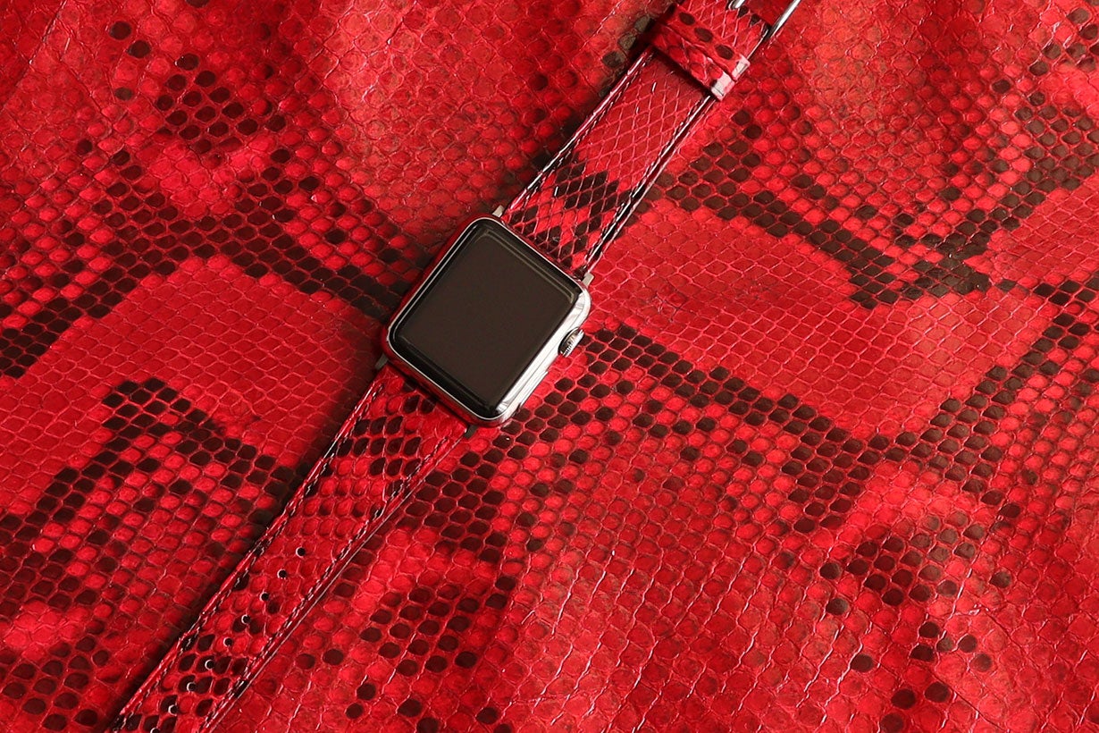 Carving Apple Watch バンド 透かし彫り/赤パイソン 【公式通販】
