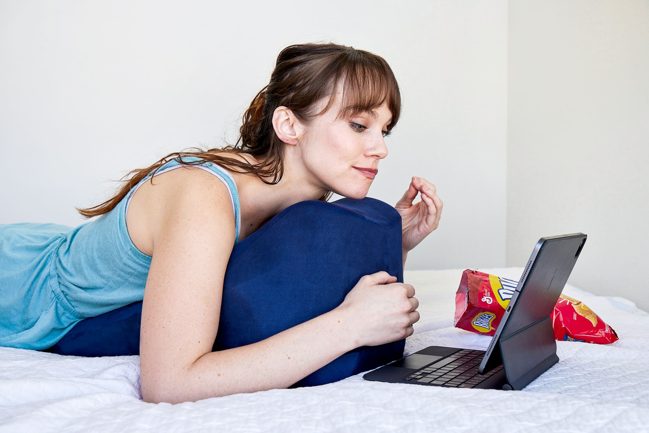 【ほぼ新品】プローンクッション（人間工学に基づいた、快適うつ伏せクッション） ほぼ新品】プローンクッション（人間工学に基づいた、快適