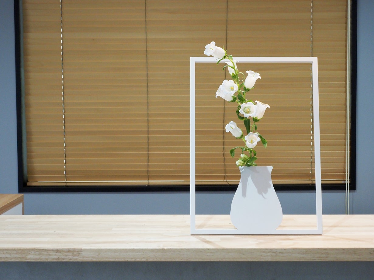 一輪の花からブーケ、ドライフラワーなど。どんな植物を入れても絵に