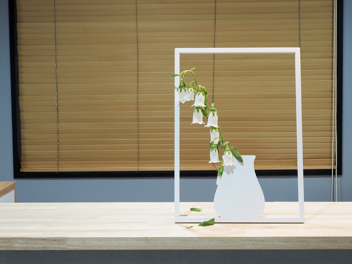 一輪の花からブーケ、ドライフラワーなど。どんな植物を入れても絵に