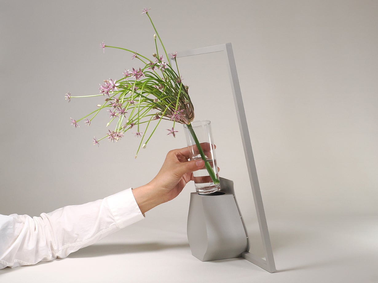 一輪の花からブーケ、ドライフラワーなど。どんな植物を入れても絵に