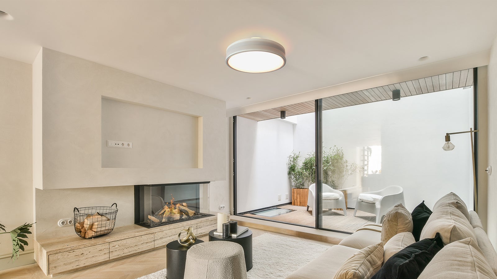 コンパクトボディでもっとお部屋に調和するエジソンスマートのスポット