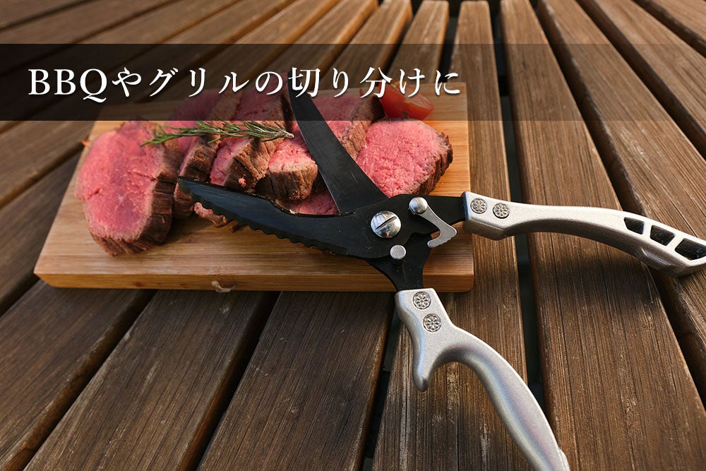 肉や魚をまるごとぶった斬る】キャンプで即戦力、強力なチタンキッチン