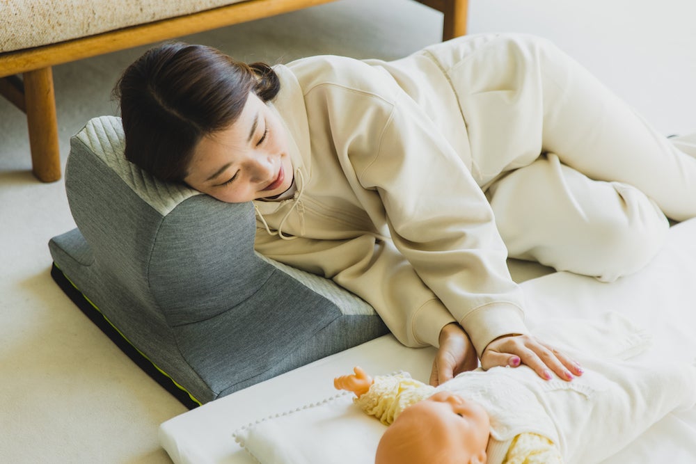 くつろぎの質が変わる。睡眠科学の西川が考案する「ラクな姿勢