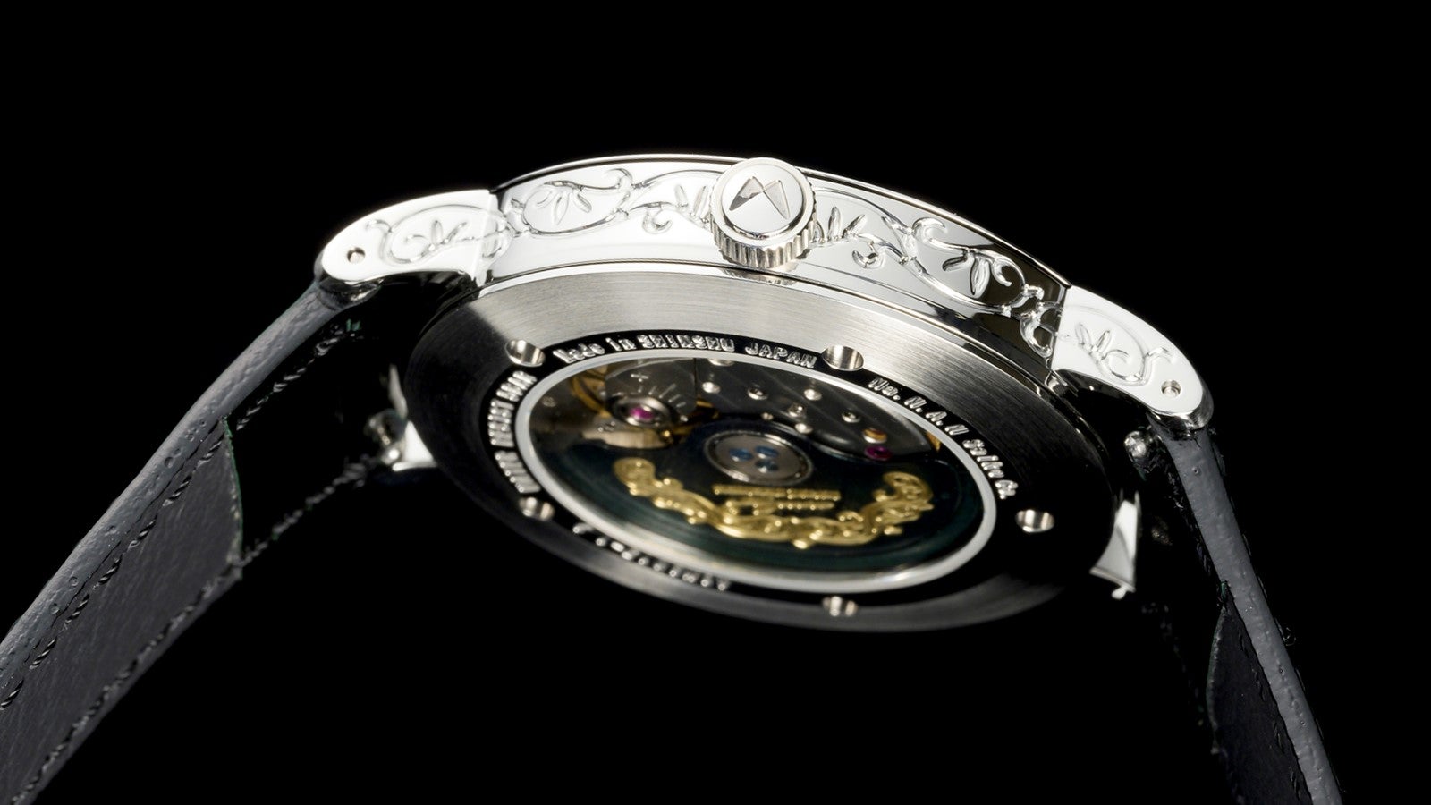 遺品整理　アクセサリー　腕時計 繊細な彫刻、カラー回転錘が美しい。職人が作り上げる日本製機械