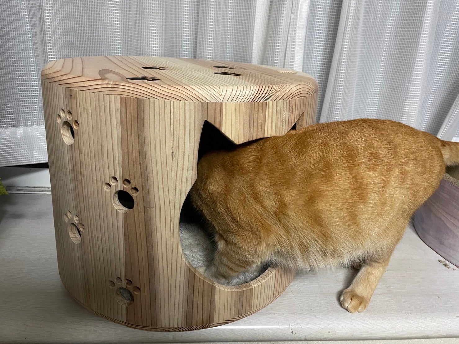 なめらかな触り心地、創業108年の桶樽屋が手がける「ねこハウス
