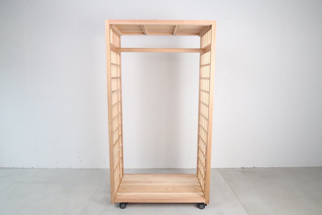 宮大工職人の家具】伝統と技術の結晶！ 無垢材杉の高性能ハンガー