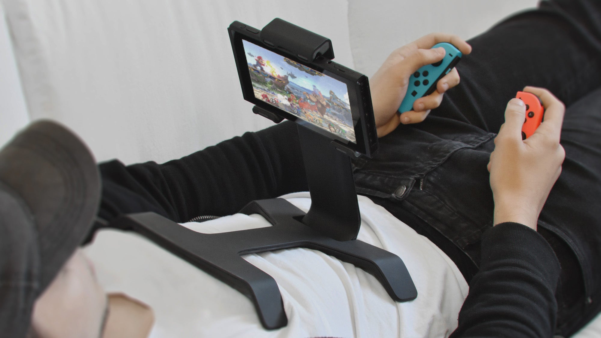 Makuake｜寝たままiPad、iPhoneが使える！手ぶらで使えるスマホ