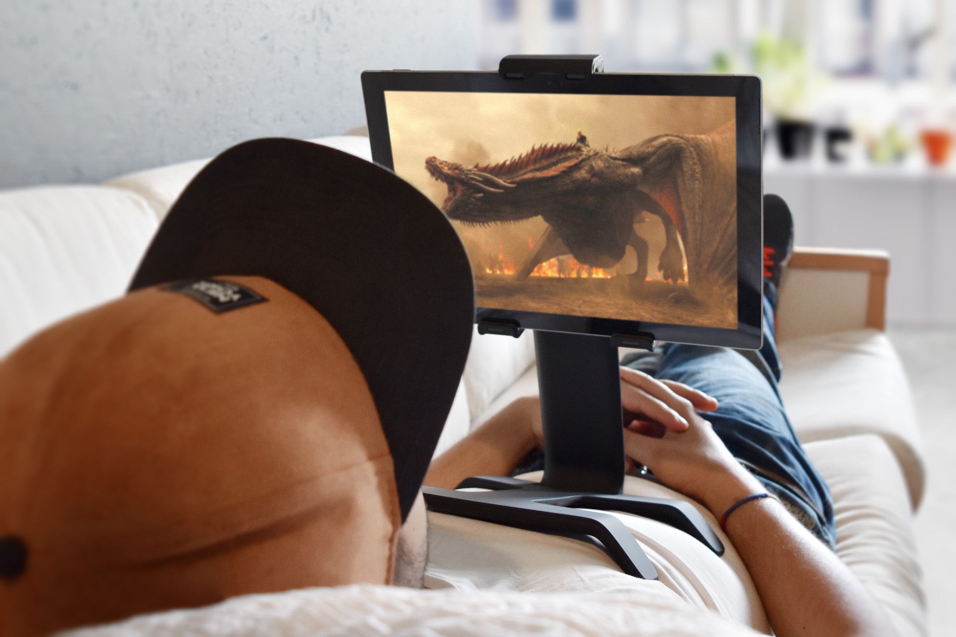 Makuake｜寝たままiPad、iPhoneが使える！手ぶらで使えるスマホ