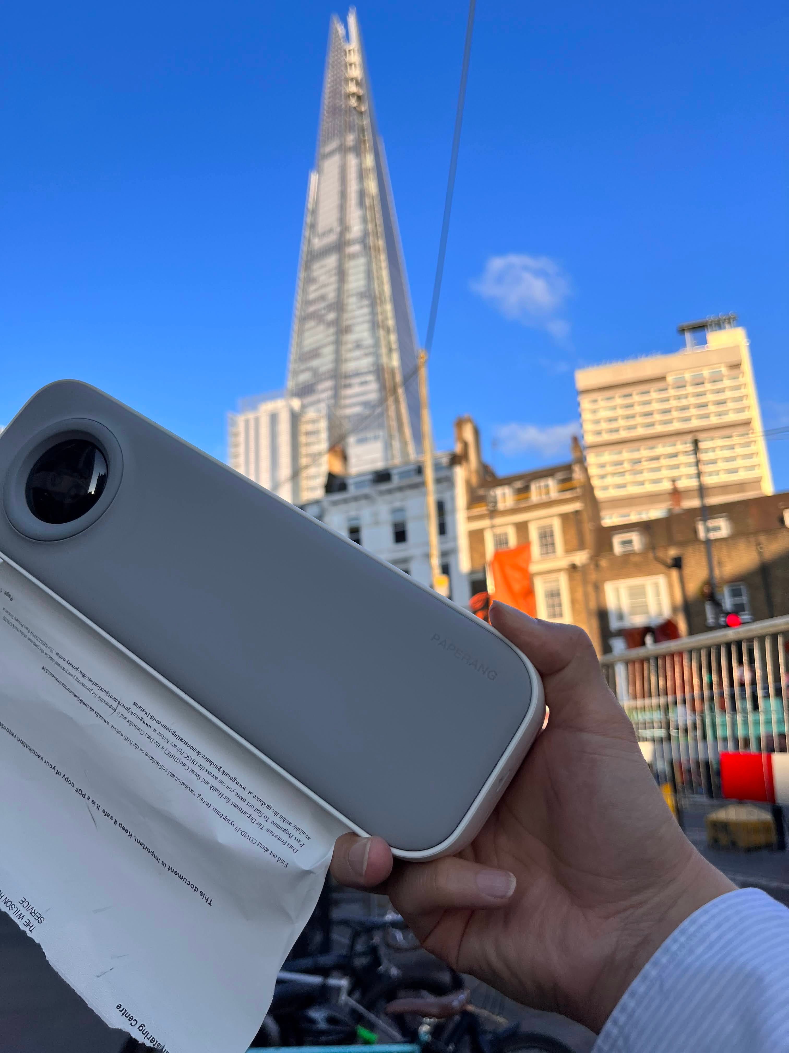 置き場所」も「インク」も「電源」もいらない。どこでも即印刷