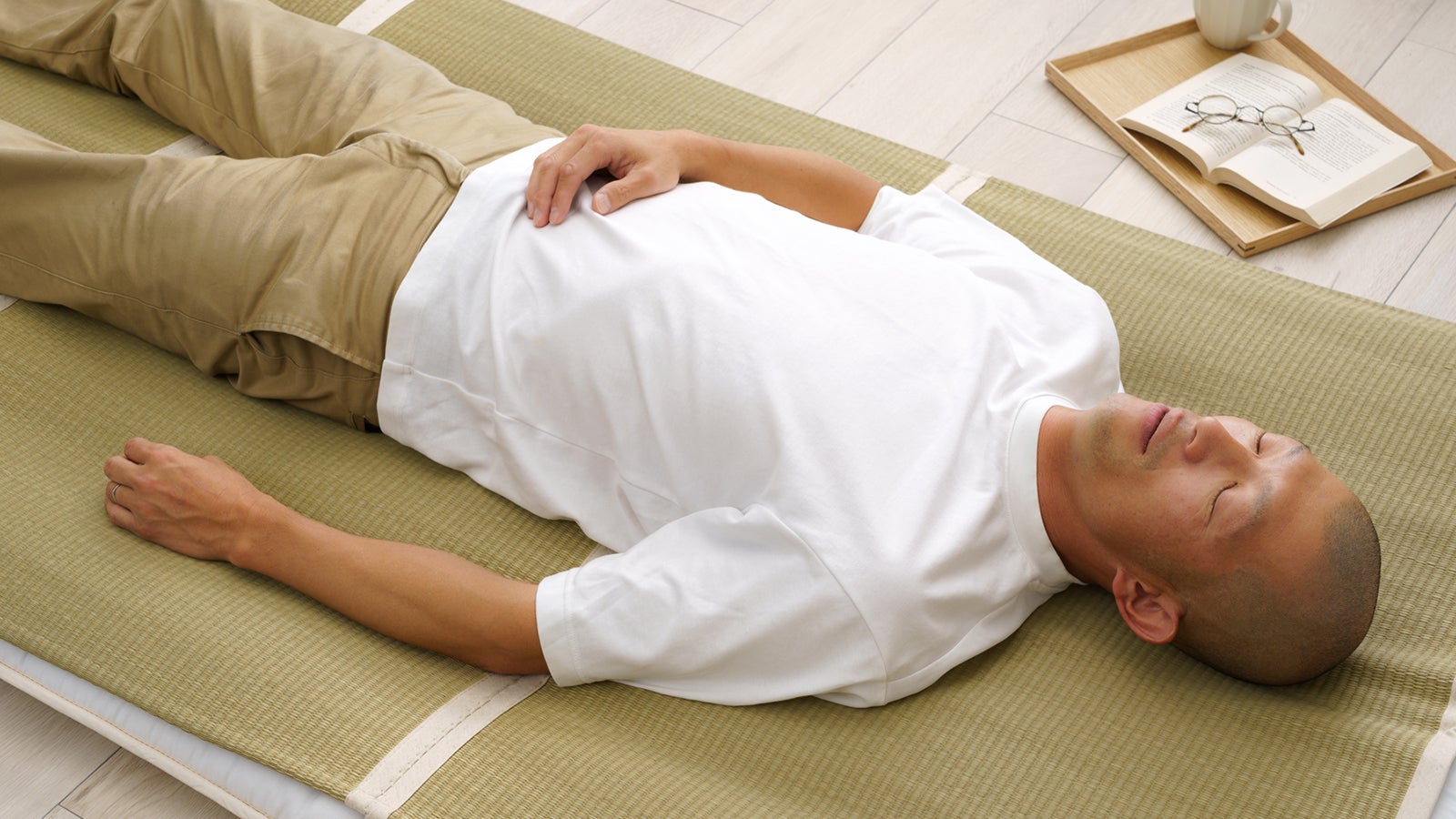畳にくるまれて眠る。理想の睡眠環境を実現！洗濯不要ミラクル敷き