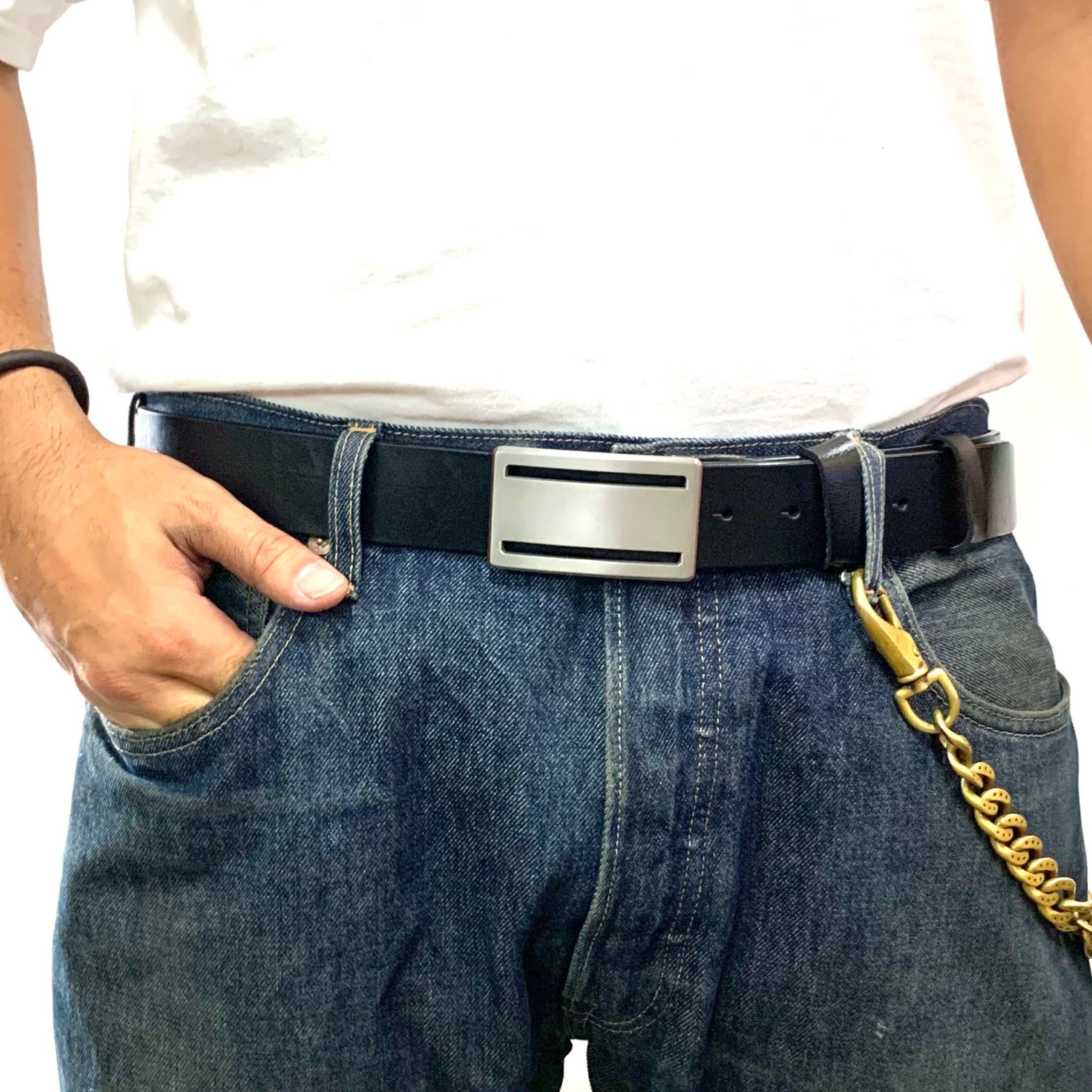 99.9％純チタン製バックル！丈夫で超軽量！長く愛用できる！スーツにも